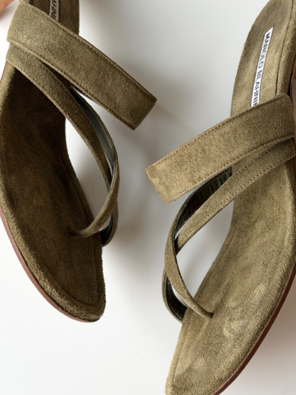 Vintage Manolo Blahnik olive suede thong sandals, IT 37.5, approx. US 7 - Picture 9 of 10